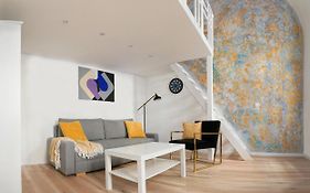 Goldart Design Apartment In The Heart Of Budapest