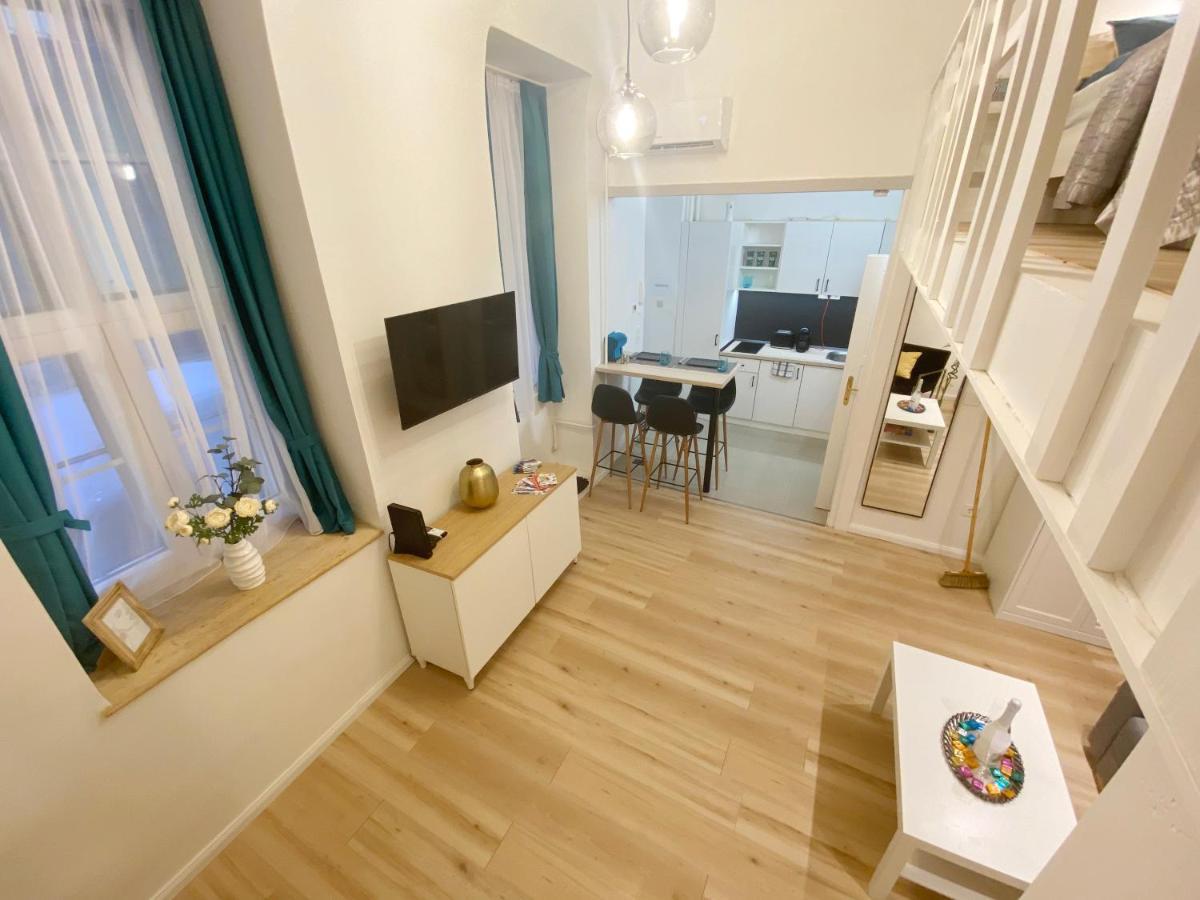 Goldart Design Apartment In The Heart Of Budapest Exterior foto