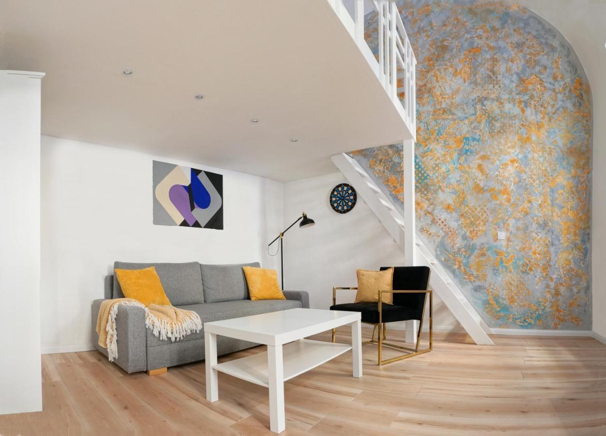 Goldart Design Apartment In The Heart Of Budapest Exterior foto